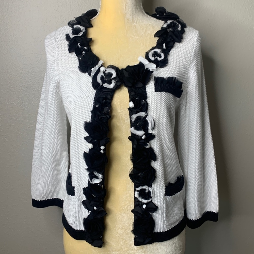 White House Black Market White & Black Sweater S